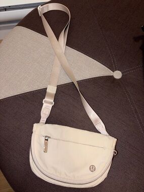 lululemon athletica Cream All Night Festival Bag - Micro 2L